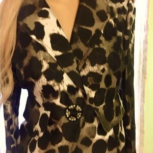 ST. JOHN Elegant Animal Print Blazer Size 8 New With Tags Cavier Multi in color